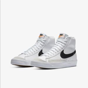 Nike Blazer Mid ‘77 - 6Y / women’s 7.5